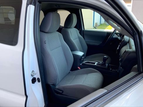 Used 2022 Toyota Tacoma SR RWD image 9