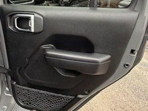 Used 2019 Jeep Wrangler Unlimited Sport image 22