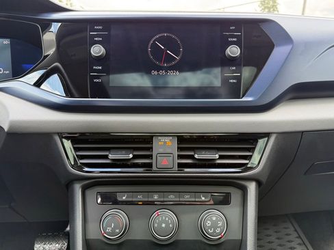 Used 2022 Volkswagen Taos SE w/ Panoramic Sunroof Package AWD/4WD image 21