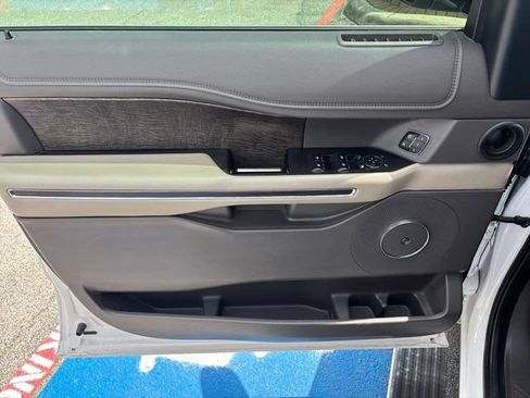 Used 2019 Ford Expedition Limited w/ Equipment Group 301A RWD image 23