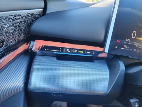 New 2026 BMW 540i xDrive w/ M Sport Package image 25