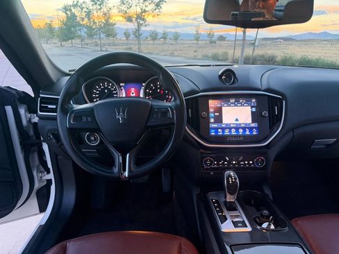 Used 2015 Maserati Ghibli RWD image 23