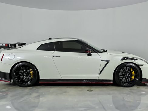 Used 2020 Nissan GT-R NISMO AWD/4WD image 14