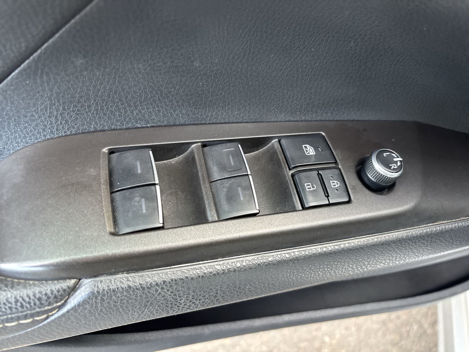 Used 2022 Toyota Camry XSE FWD image 10