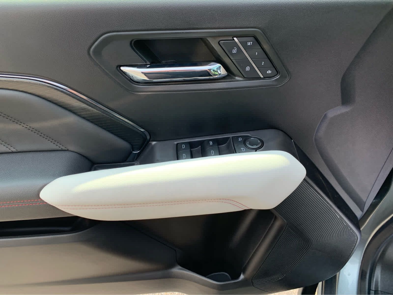 Used 2023 GMC Canyon AT4X w/ Edition 1 AWD/4WD image 13