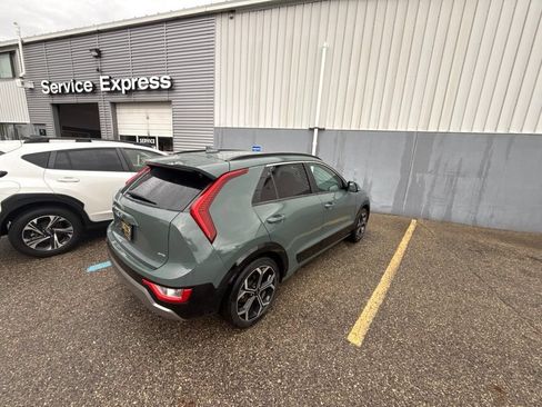 Used 2023 Kia Niro EX Touring FWD image 4