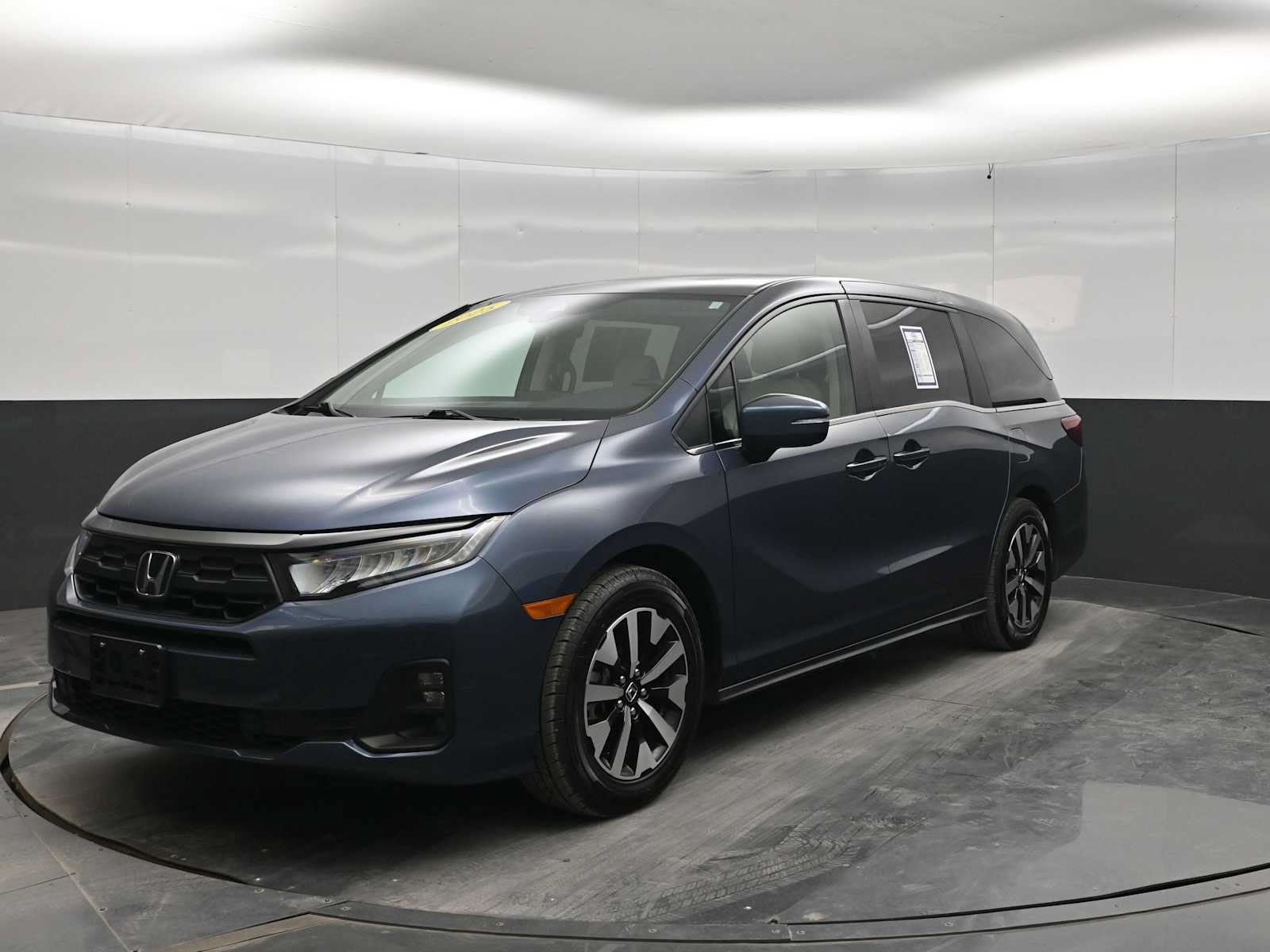 Used 2025 Honda Odyssey EX-L image 3
