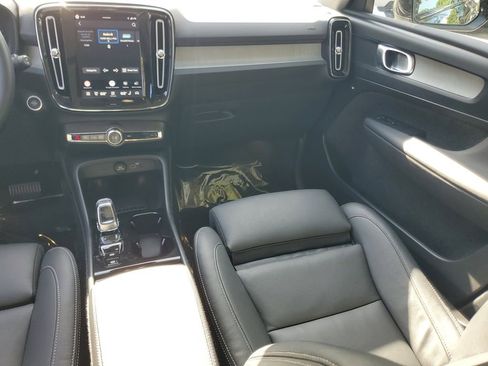 Certified 2026 Volvo XC40 B5 Plus AWD/4WD image 15