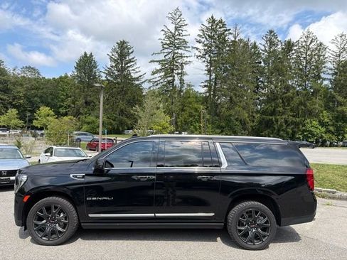 Used 2023 GMC Yukon XL Denali AWD/4WD image 2