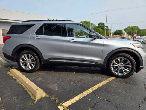 Used 2022 Ford Explorer XLT w/ Equipment Group 202A image 4
