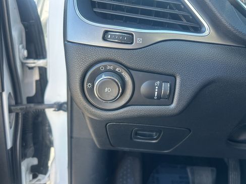 Used 2019 Jeep Cherokee Latitude w/ Popular Appearance Group AWD/4WD image 18