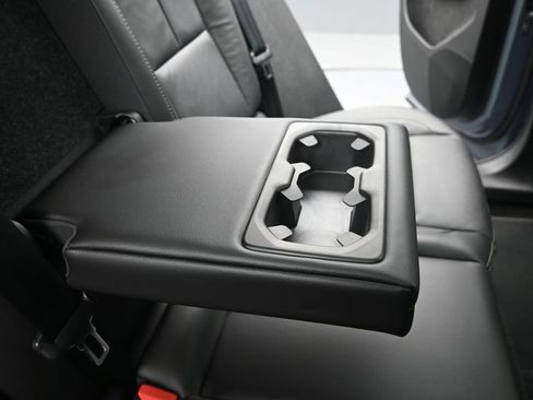 Used 2023 Volvo XC40 B4 Plus image 15