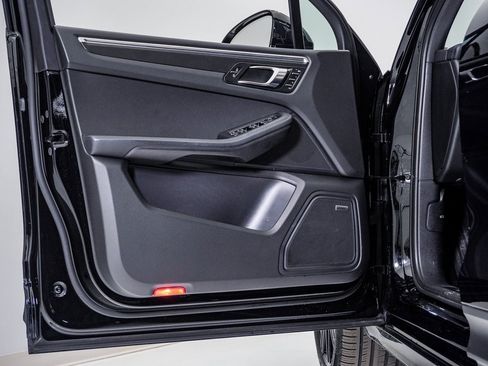 Certified 2023 Porsche Macan GTS image 25