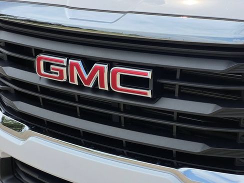 Used 2024 GMC Terrain SLE w/ Driver Convenience Package AWD/4WD image 35