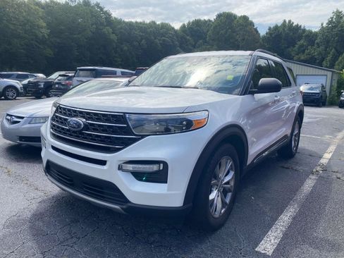 Used 2020 Ford Explorer XLT w/ Equipment Group 202A RWD image 3