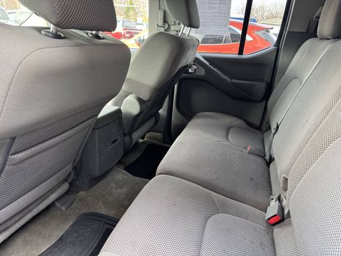 Used 2013 Nissan Frontier SV AWD/4WD image 18