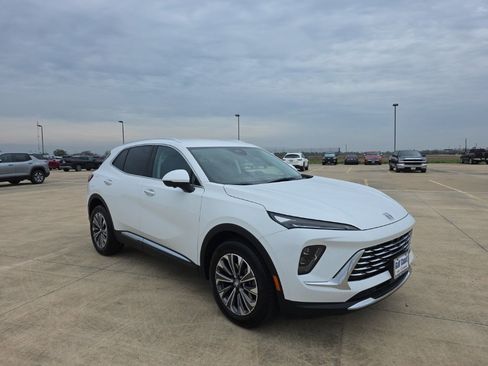 Used 2024 Buick Envision Preferred image 3