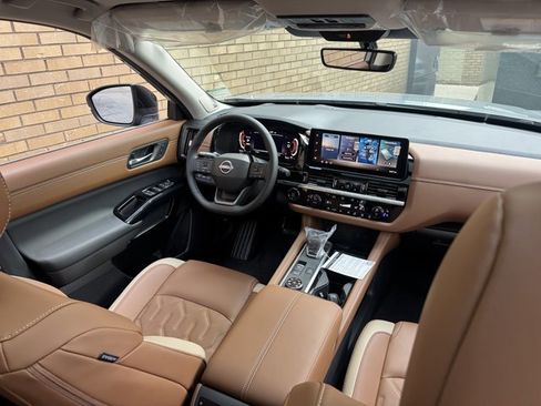 New 2026 Nissan Pathfinder Platinum AWD/4WD image 17