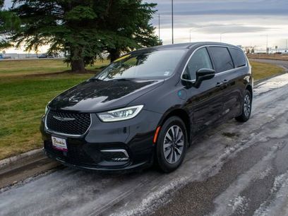 Used 2023 Chrysler Pacifica Touring-L