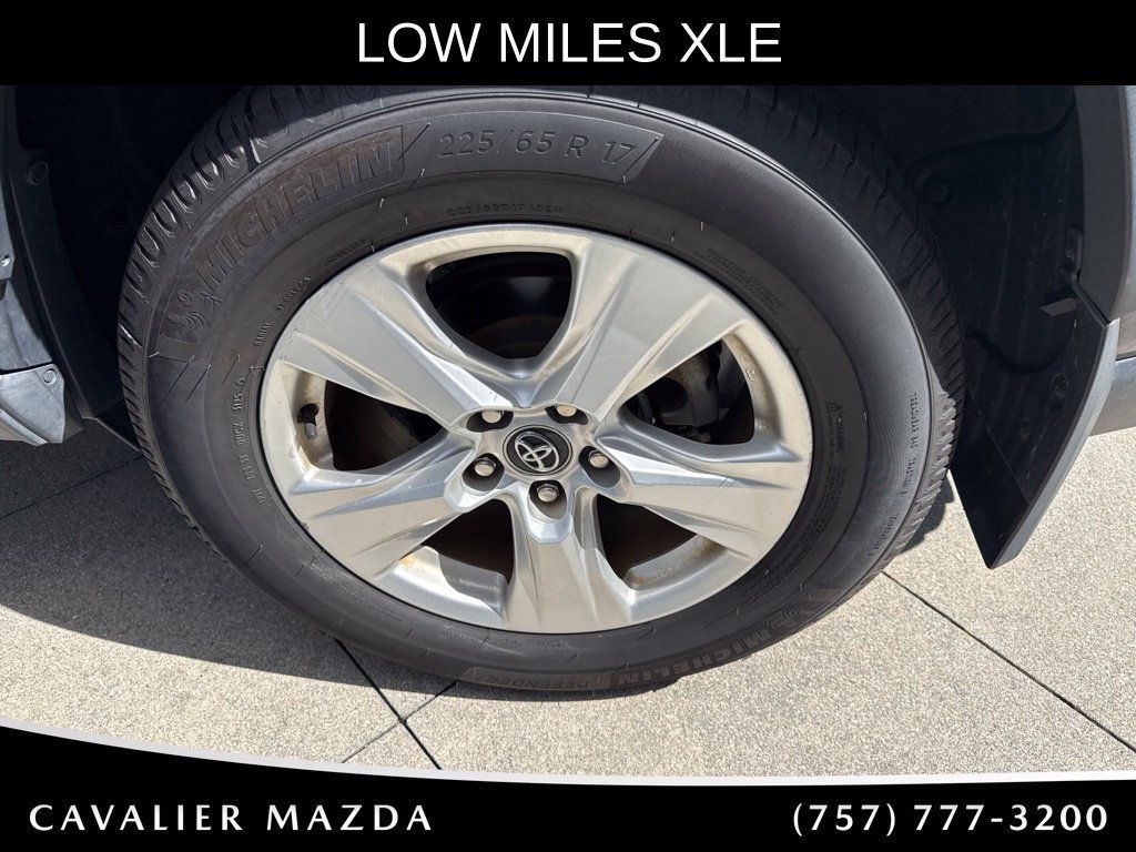 Used 2020 Toyota RAV4 XLE w/ All Weather Liner Package AWD/4WD image 20