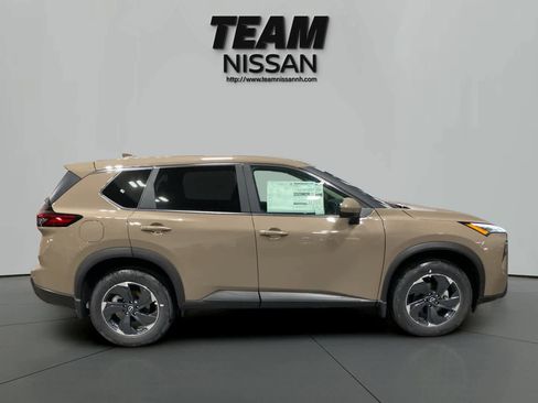 Used 2025 Nissan Rogue SV image 7