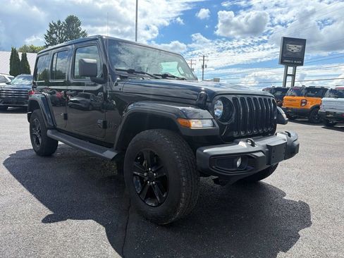 Used 2021 Jeep Wrangler Unlimited Sahara AWD/4WD image 9