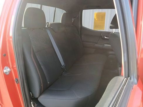 Used 2017 Toyota Tacoma TRD Sport image 22