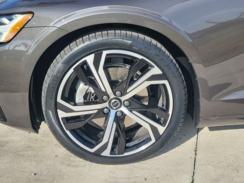 Used 2023 Volvo S60 B5 Core image 3