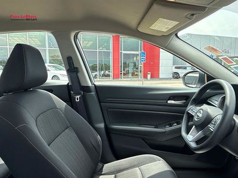 Used 2025 Nissan Altima 2.5 SV AWD/4WD image 9
