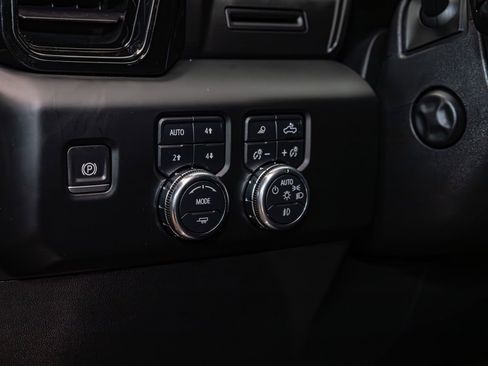 Used 2022 GMC Sierra 1500 AT4 w/ AT4 Premium Package image 21