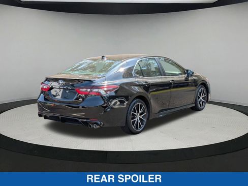 Used 2023 Toyota Camry SE image 4