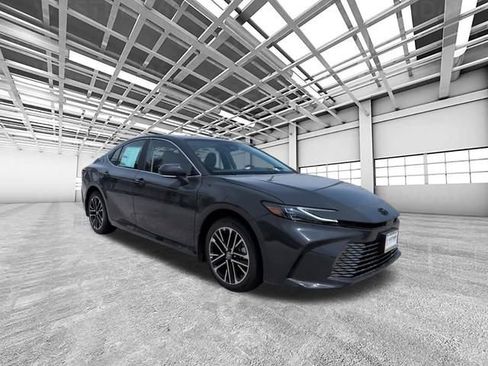 Used 2026 Toyota Camry XLE AWD/4WD image 1