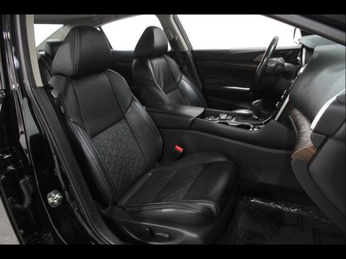Used 2017 Nissan Maxima Platinum FWD image 17