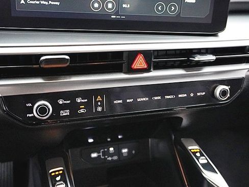 Used 2024 Kia Sorento S image 28