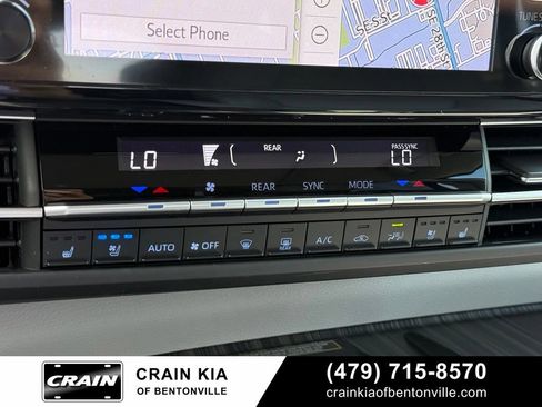 Used 2023 Toyota Sienna Limited FWD image 17
