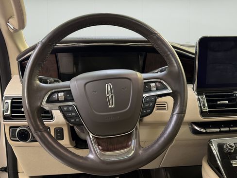 Used 2019 Lincoln Navigator Select w/ Cargo Package AWD/4WD image 23