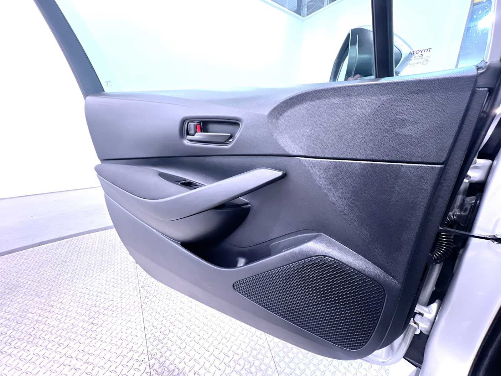 Used 2026 Toyota Corolla LE FWD image 29