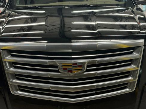 Used 2019 Cadillac Escalade Platinum AWD/4WD image 5