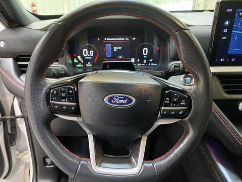 Used 2025 Ford Explorer ST-Line w/ Premium Package image 33