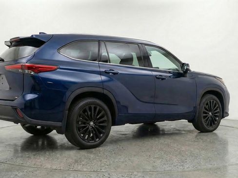 Used 2025 Toyota Highlander XSE image 9