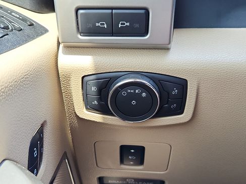 Used 2018 Ford F250 Lariat w/ Lariat Value Package image 23