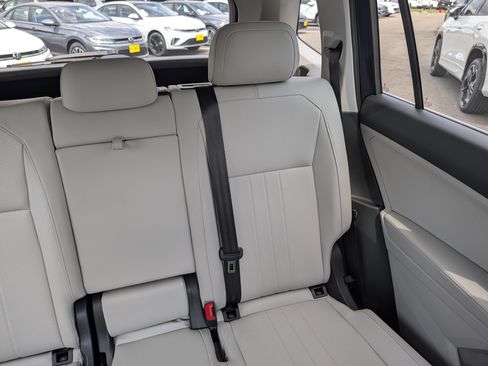 Used 2022 Volkswagen Tiguan SE AWD/4WD image 14