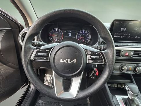 Used 2023 Kia Forte LXS image 11