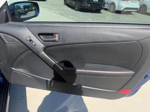 Used 2016 Hyundai Genesis Coupe 3.8 image 26