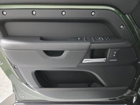 New 2026 Land Rover Defender 110 X-Dynamic SE image 21