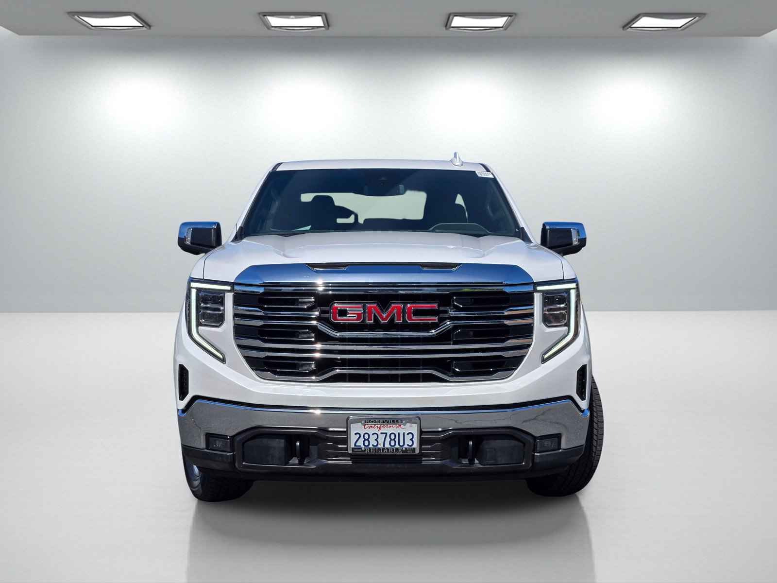 Used 2023 GMC Sierra 1500 SLT w/ SLT Premium Package AWD/4WD image 2