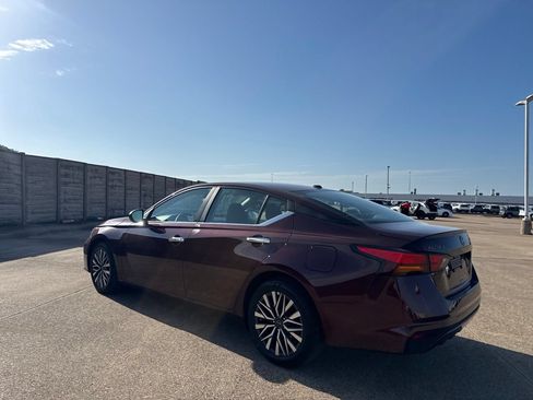 Certified 2025 Nissan Altima 2.5 SV FWD image 14