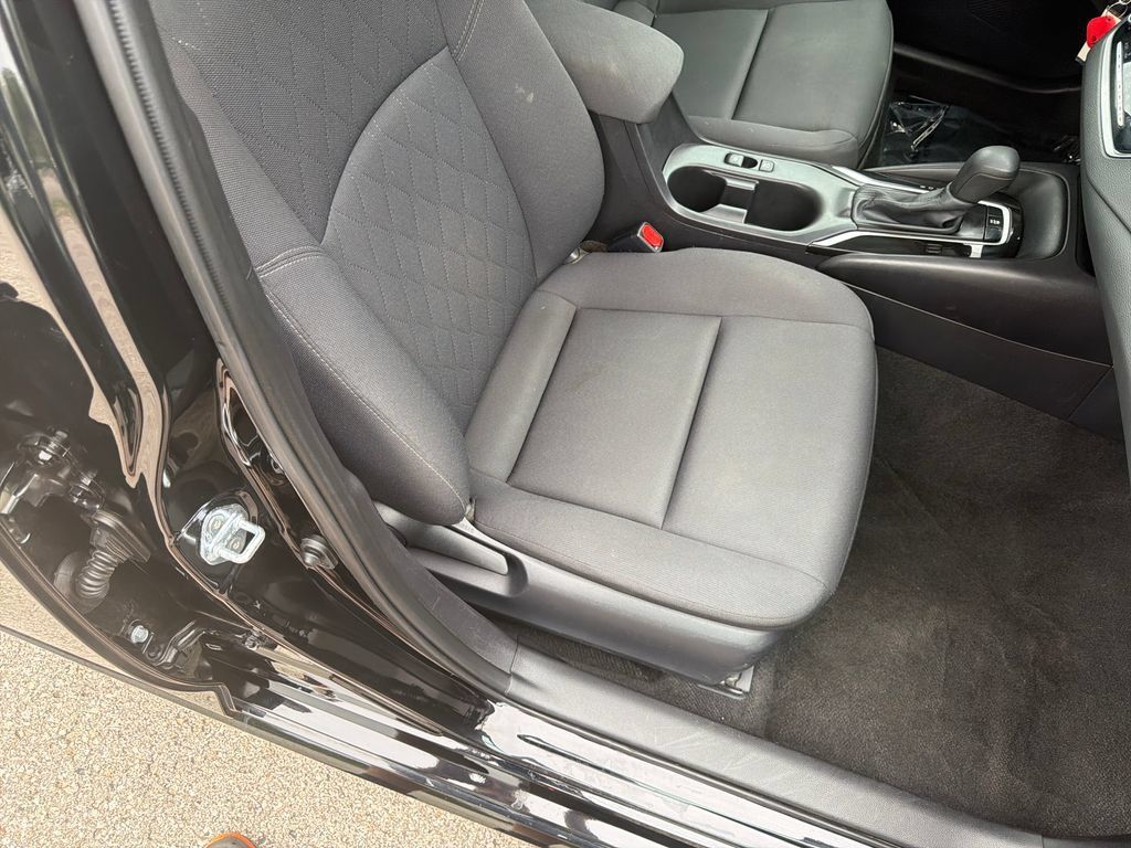 Used 2025 Toyota Corolla LE FWD image 42