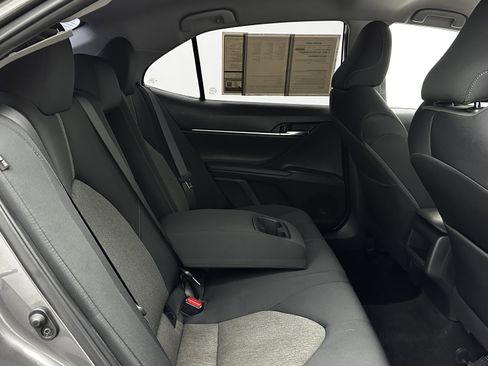 Used 2021 Toyota Camry LE image 30