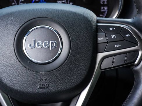 Used 2022 Jeep Grand Cherokee Laredo X AWD/4WD image 14
